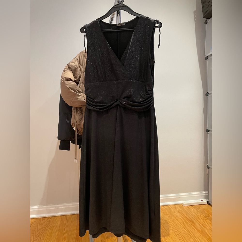 🇨🇦 6 for $25🇨🇦 Black Glitter Dress